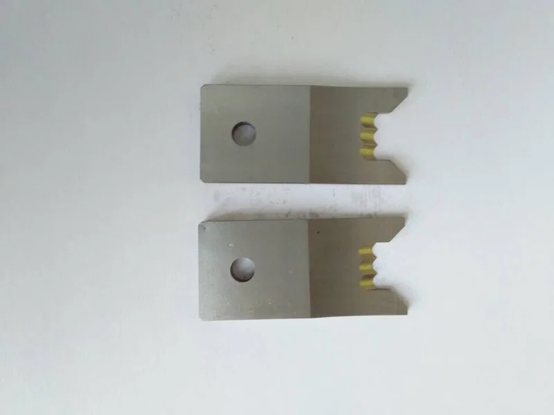 Коаксиальная машина для зачистки проволоки для вращающихся лопастей