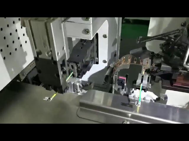 Полностью автоматическая машина для вставки термоусадочной трубки, скручивания, лужения и обжима проводов