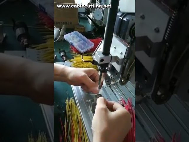 Полуавтоматическая паяльная машина для пайки проводов и микро-переключателей | Оборудование для пайки соединителей