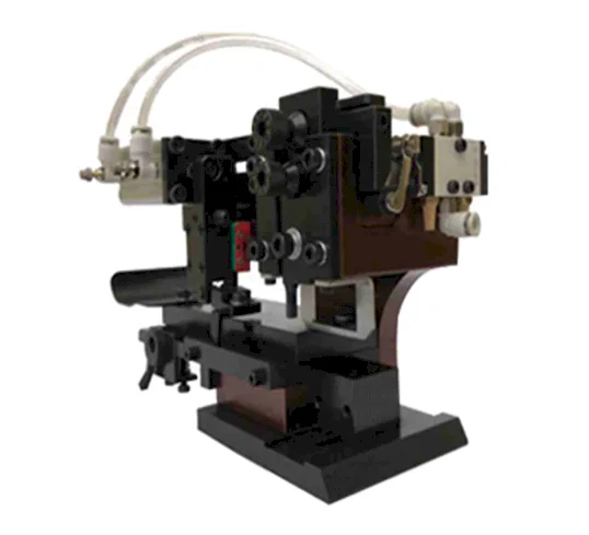 Пневматическая матрица для поперечного обжима широких наконечников
